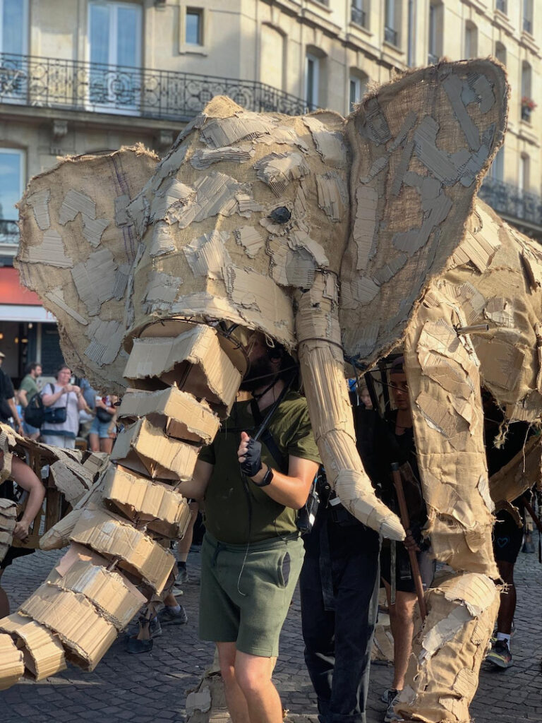 éléphant marionnette taille réelle 